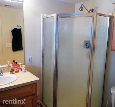 Building Photo - 3 br, 2 bath Triplex - 25 Raymond St 2