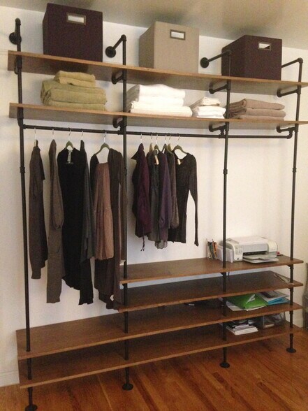 Building Photo - 779 Riverside Dr