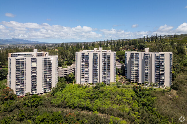 Building Photo - Colonnade on the Greens
