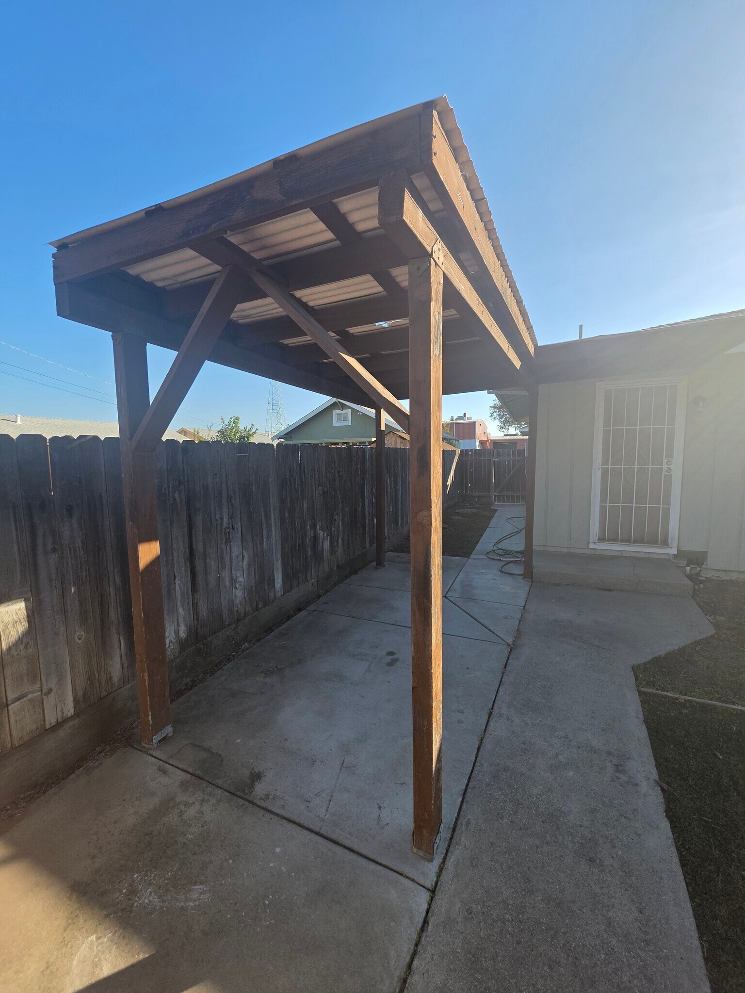 Nice covered area in the backyard - 325 N Lincoln Ave