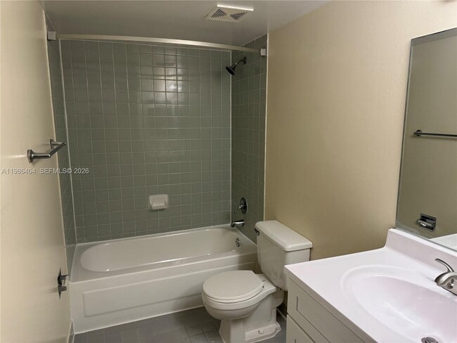 Building Photo - 915 NW 1st Ave