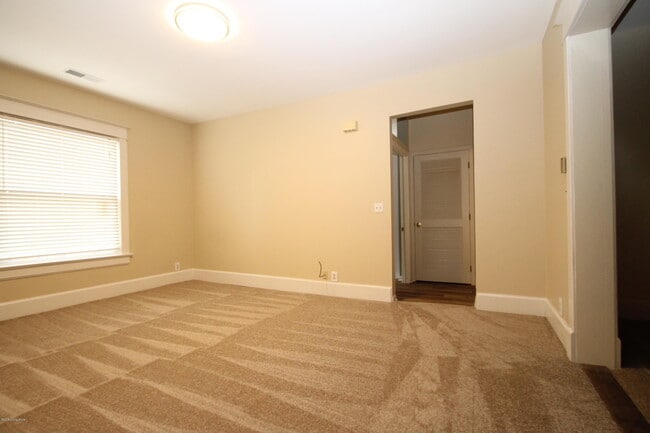 Building Photo - 2914 Frankfort Ave