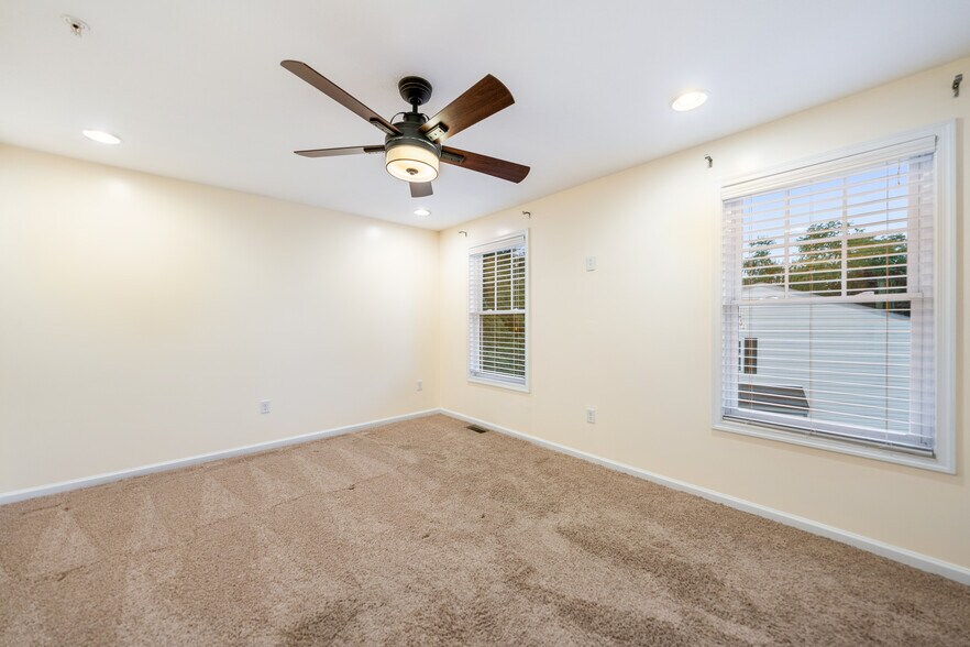 Building Photo - 3114 Raintree Dr