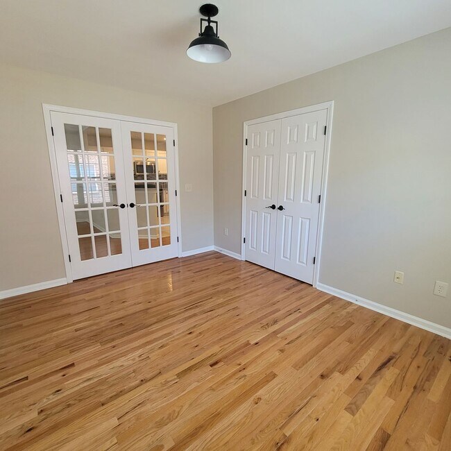 Building Photo - Welcome to this beautiful 3 bedroom, 2 bathroom house located in Cypress Island Subdivision .