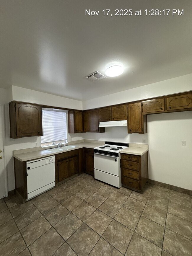 Building Photo - 2968