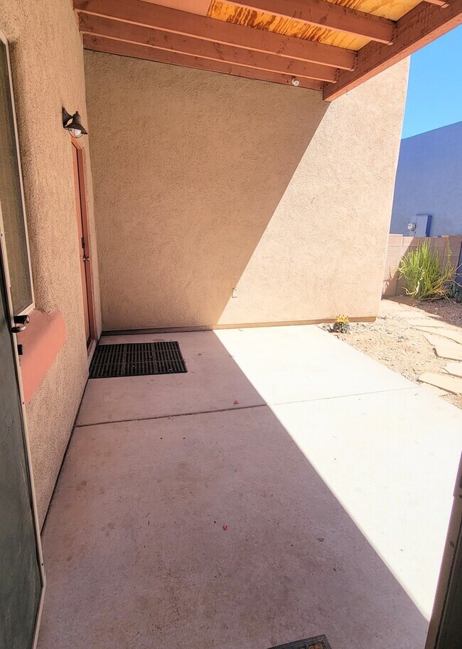 Building Photo - Pet friendly Civano home