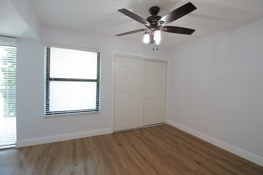 Building Photo - 6562 Boca del Mar Dr