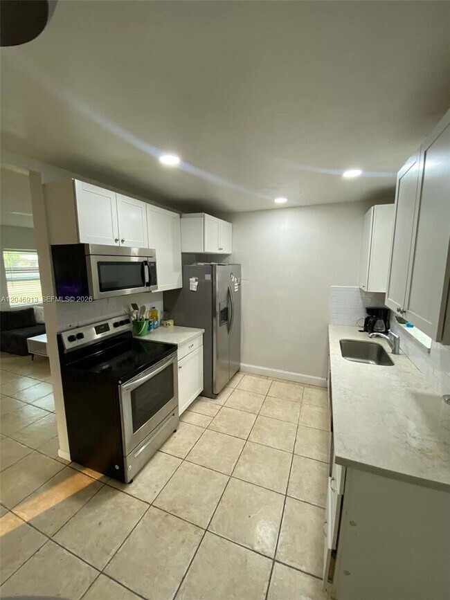 Building Photo - 1212 NW 11th Ct