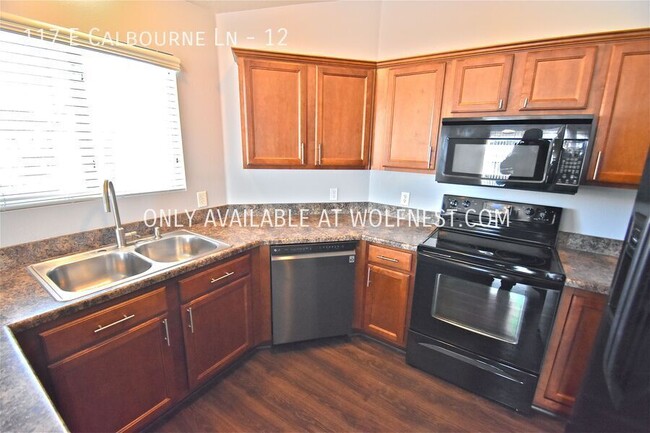 Building Photo - Stunning 3 Bed Sandy Condo! No Deposit Opt...