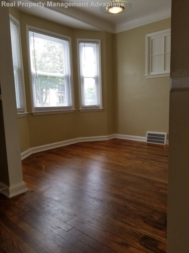 Building Photo - Meticulously Maintained 2 Bedrooms and 1.5 Bathrooms in Ferndale!