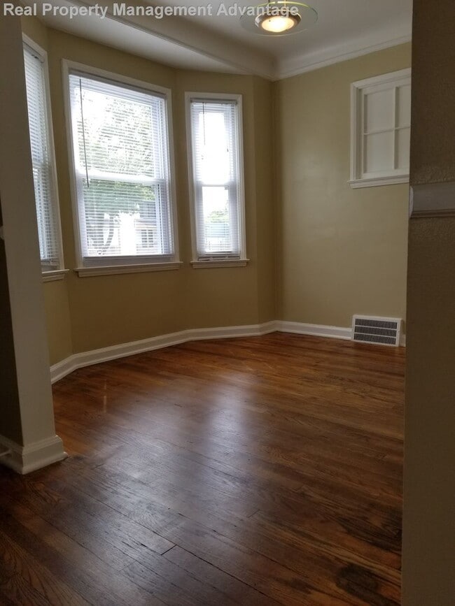 Building Photo - Meticulously Maintained 2 Bedrooms and 1.5...