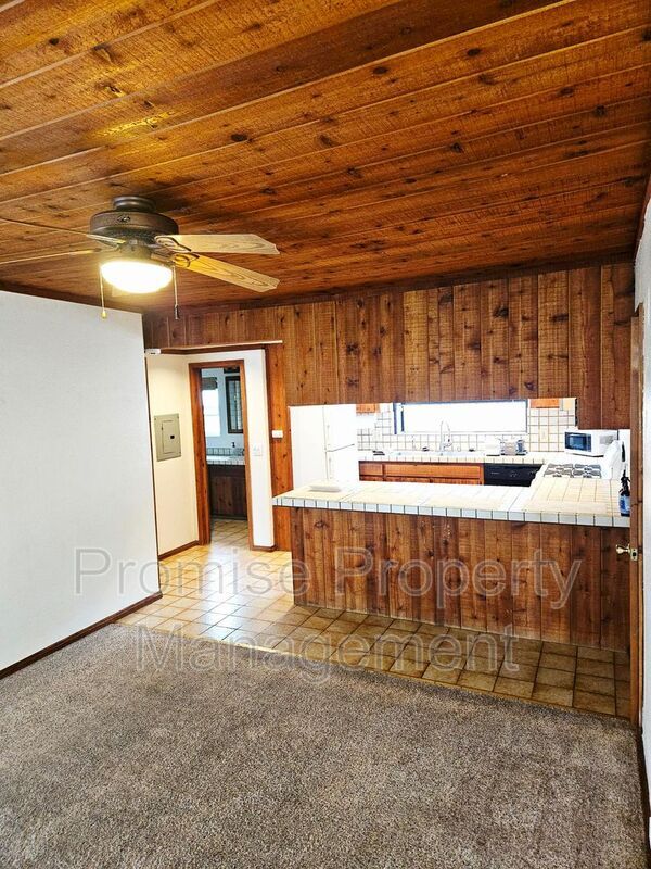 Building Photo - 934 S Myers St