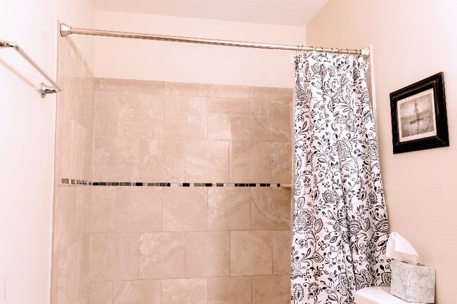 Building Photo - 2 Wimbledon Ln