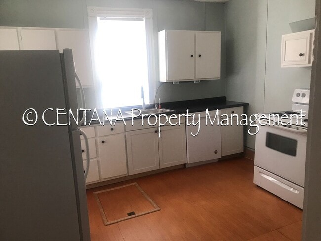 Building Photo - Cozy 3 bedroom with some cute updates!