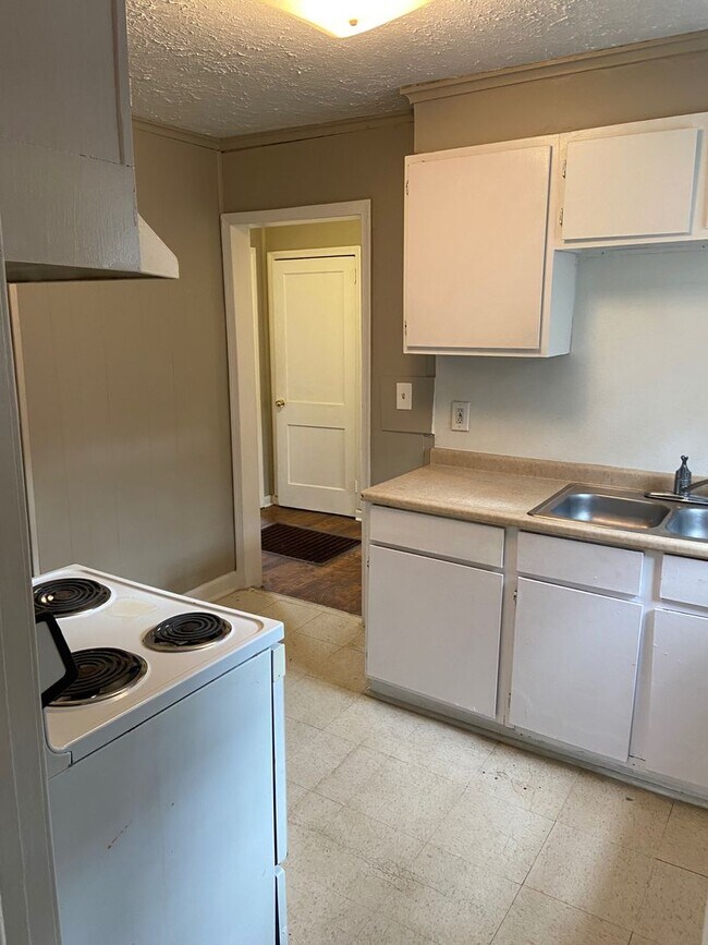 Building Photo - **AVAILABLE NOW**Near Ft. Benning/Columbus, GA 3 Bedroom / 1 Bathroom Home for Rent***