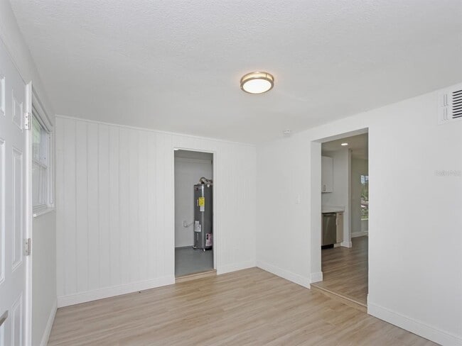 Building Photo - 2806 Bonneville Dr
