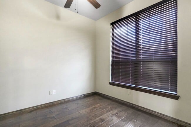 Building Photo - Beautiful 3 bed+office, 2 bath, 2 car Home located in The Grove