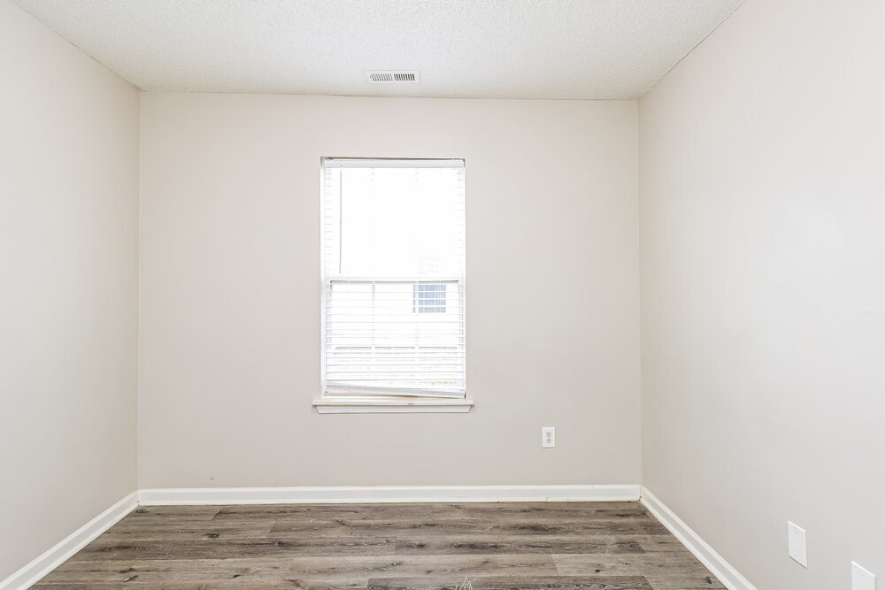 Building Photo - 11518 Larix Dr