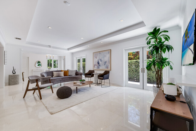 Building Photo - 6925 Tordera St