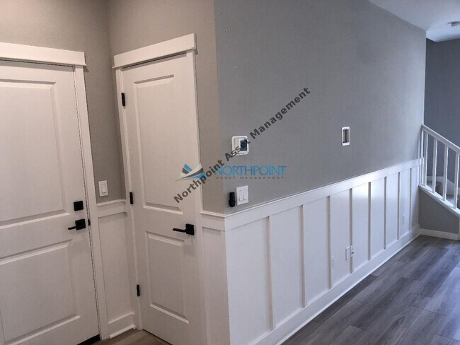 Building Photo - 5013 Wuthering Ave
