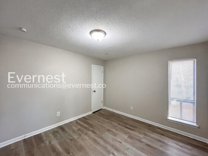 Building Photo - 3333 Leschallas Dr