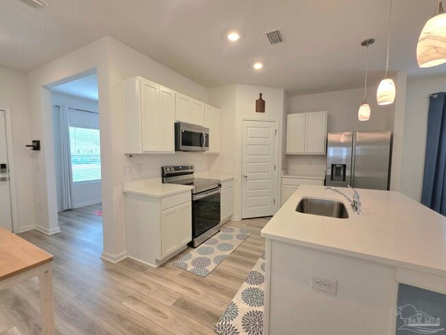 Building Photo - 6621 Sun Tree Cir