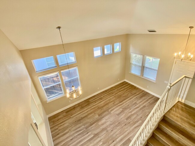 Building Photo - NEWLY RENOVATED, VERY CLEAN 5 BED, 3 BATH,...