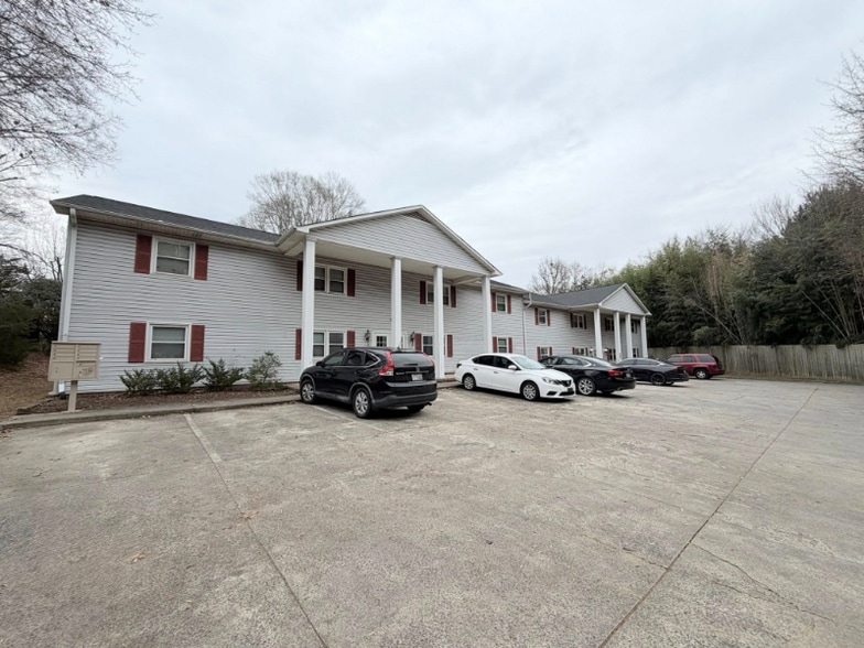 Building Photo - 2728 Kirkwood Dr