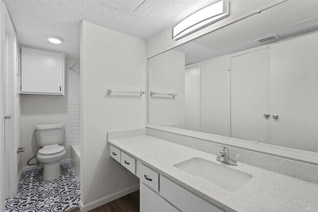 Building Photo - 2750 Holly Hall St