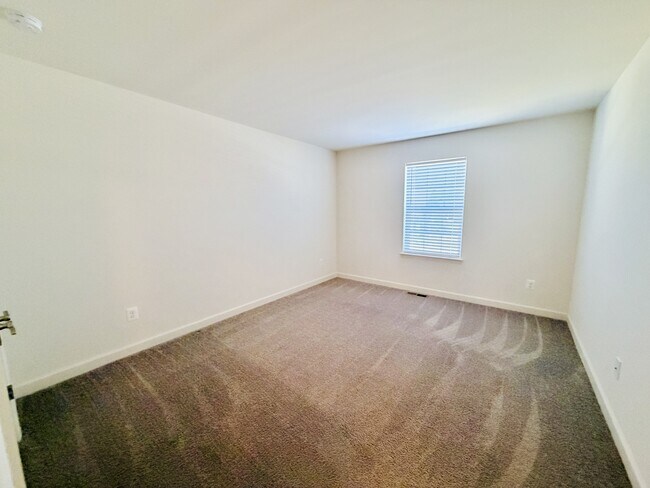 Building Photo - 43 Horse Trail Ln