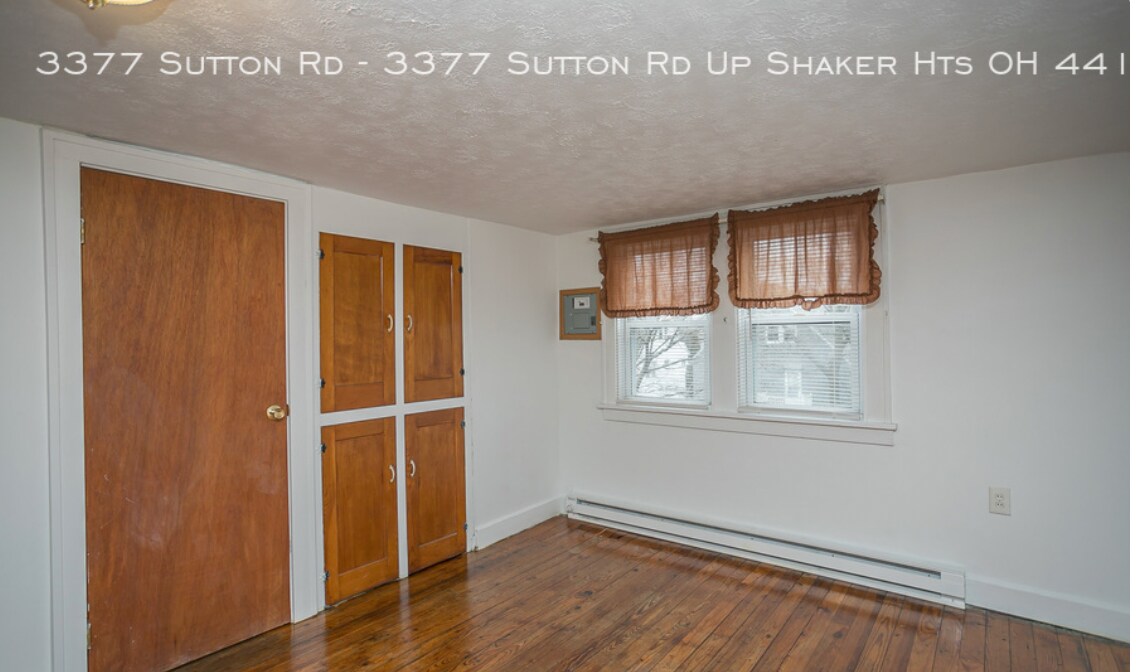 3rd floor foyer 2 - 3377 Sutton Rd