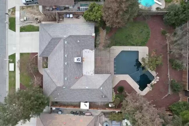 Building Photo - 836 E Serena Ave