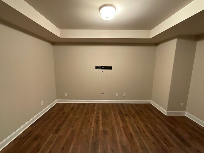 Building Photo - 688 Tree Top Trl