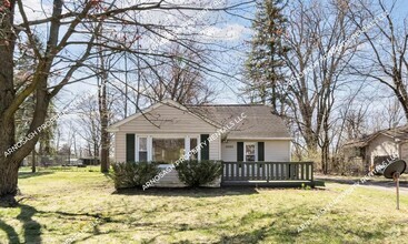 Building Photo - Rare rental opportunity in Southfield