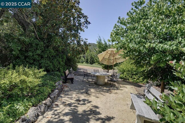Building Photo - 3377 Rossmoor Pkwy
