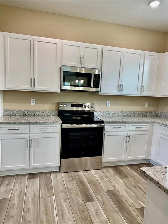 Building Photo - 13075 House Finch Rd