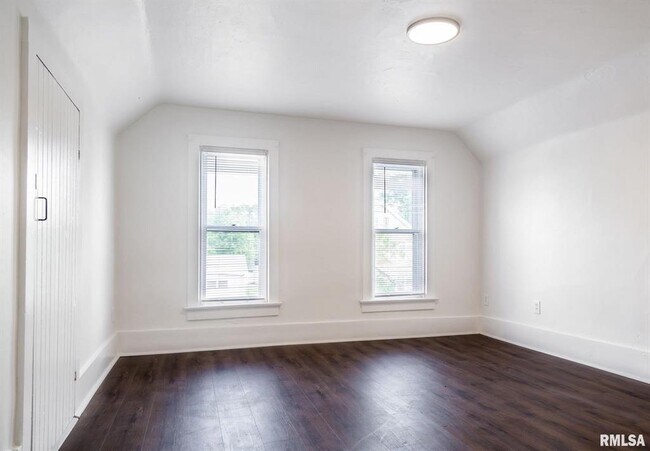 Building Photo - 1328 38th St