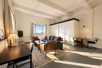 Building Photo - 823 N 2nd St