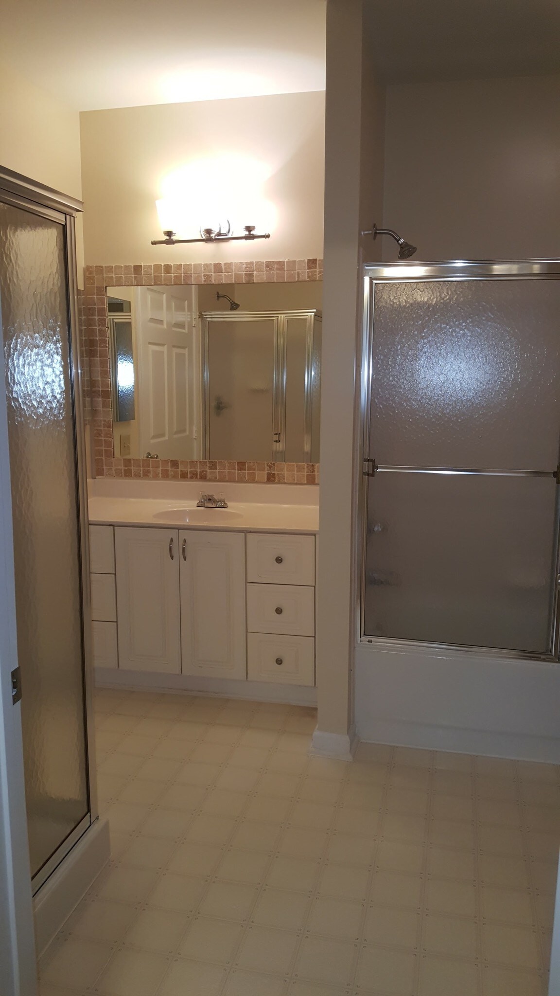 bath - 1009 Simsbury Ct