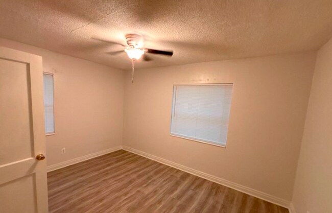 Building Photo - 3024 W 1st St