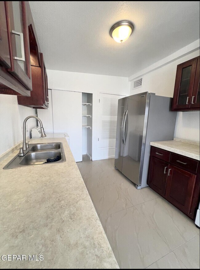 Building Photo - 10009 Jamaica St