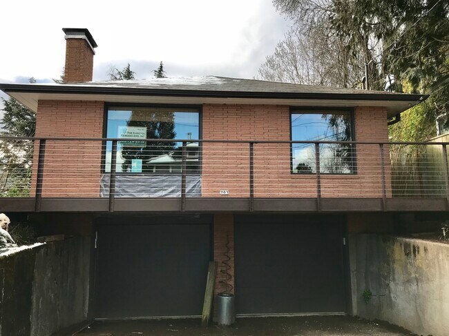 front deck - 703 SE 70th Ave