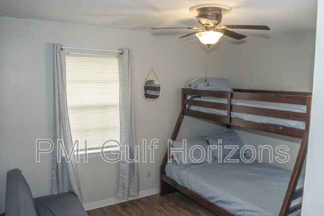 Building Photo - 738 Carondelay Dr