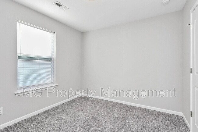 Building Photo - 8116 Dumphries Dr