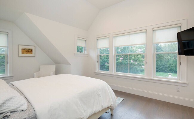 Building Photo - 23 Gansett Ln