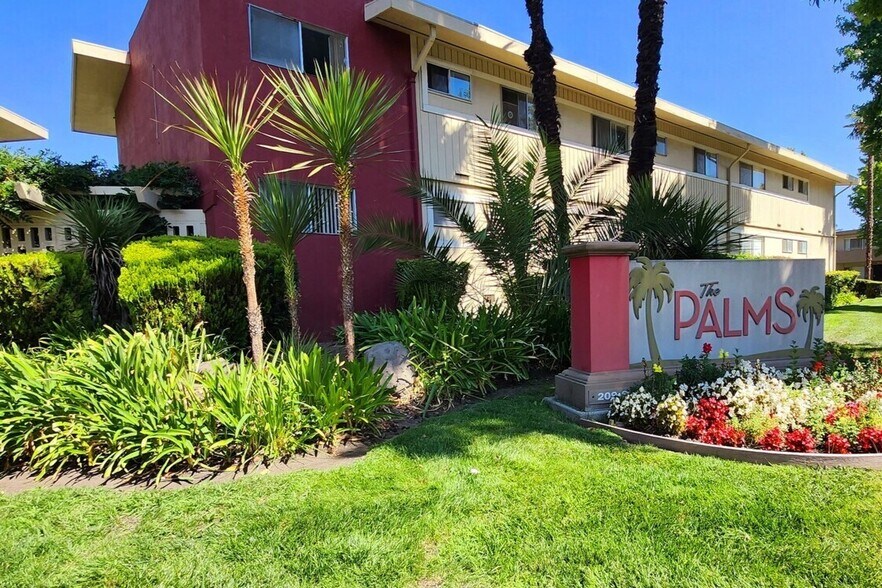 Primary Photo - Palms Apartments