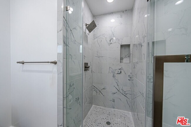 Building Photo - 2057 S Garth Ave