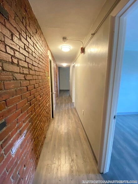 Building Photo - 300 Merdian St.