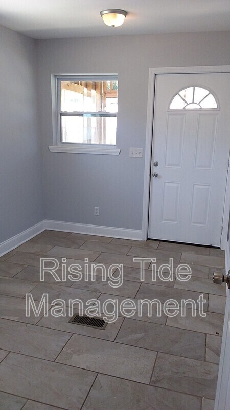 Building Photo - 5129 Highland Ave