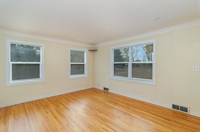Building Photo - 2 Bed | 1 Bath Across From Coon Lake